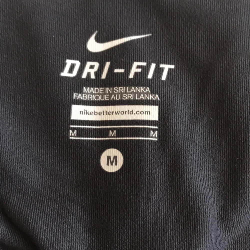 Nike Dri-Fit Capri pants size Medium - Picture 3 of 3